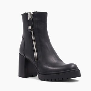 Aquatalia Emma 90MM Leather Bootie in black, NWOB, SZ 9